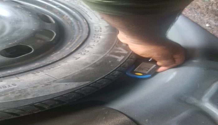 2011 Ford Figo ZXI 1.2 PETROL, Petrol, Manual, 1,15,093 km, tyre