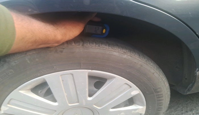 2011 Ford Figo ZXI 1.2 PETROL, Petrol, Manual, 1,15,093 km, tyre