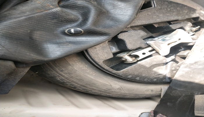 2015 Maruti Ciaz ZDI, Diesel, Manual, 1,59,208 km, tyre