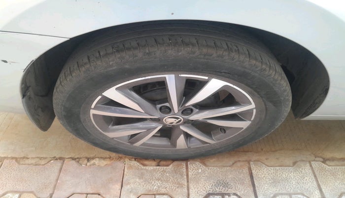 2022 Skoda SLAVIA STYLE 1.5L TSI DSG, Petrol, Automatic, 68,573 km, tyre