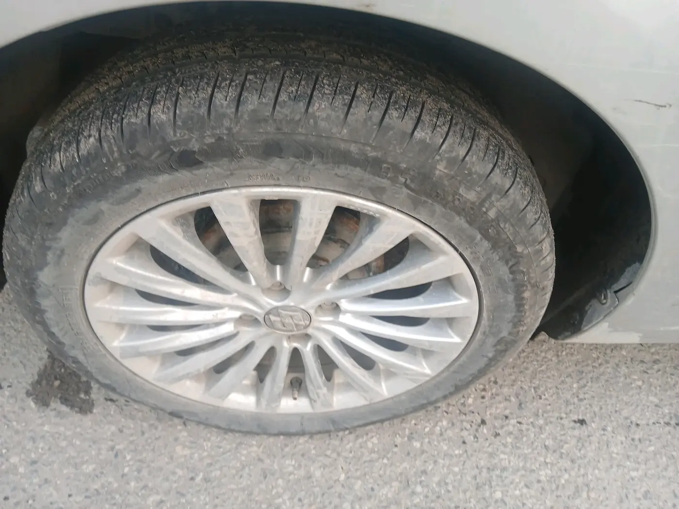 2015 Maruti Ciaz VDI, Diesel, Manual, 2,11,250 km, tyre