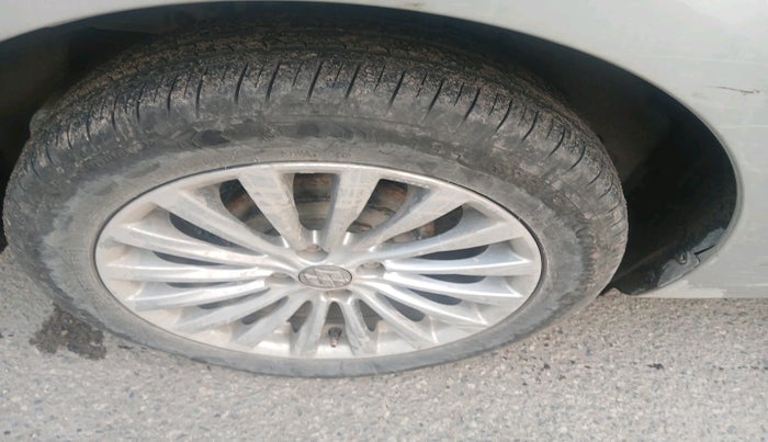 2015 Maruti Ciaz VDI, Diesel, Manual, 2,11,247 km, tyre