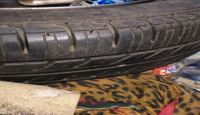 2014 Hyundai Eon D-LITE+, Petrol, Manual, 31,721 km, tyre