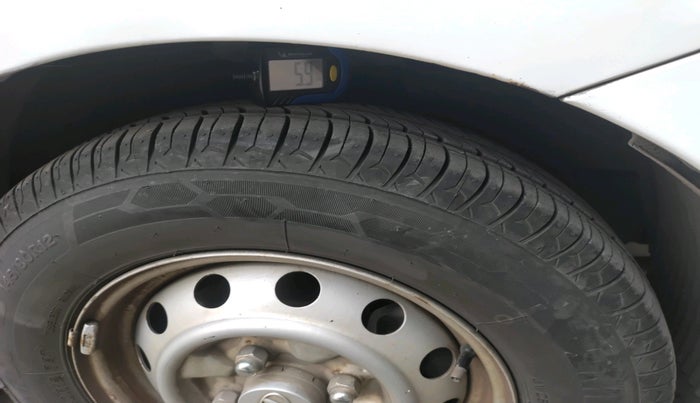 2014 Hyundai Eon D-LITE+, Petrol, Manual, 31,721 km, tyre