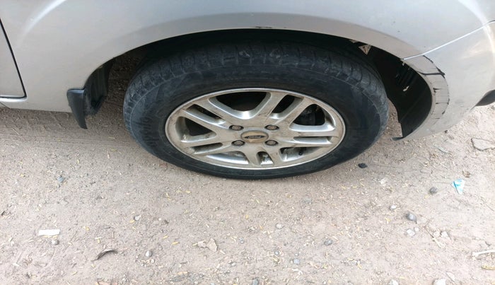 2011 Ford Figo ZXI 1.2 PETROL, Petrol, Manual, 1,13,673 km, tyre