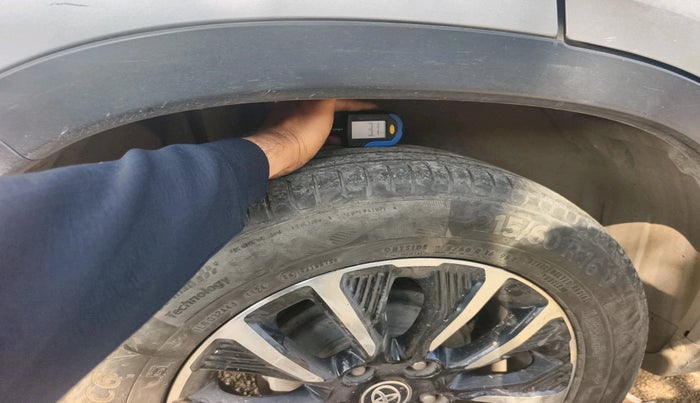 2021 Toyota URBAN CRUISER PREMIUM GRADE MT, CNG, Manual, 1,06,920 km, tyre