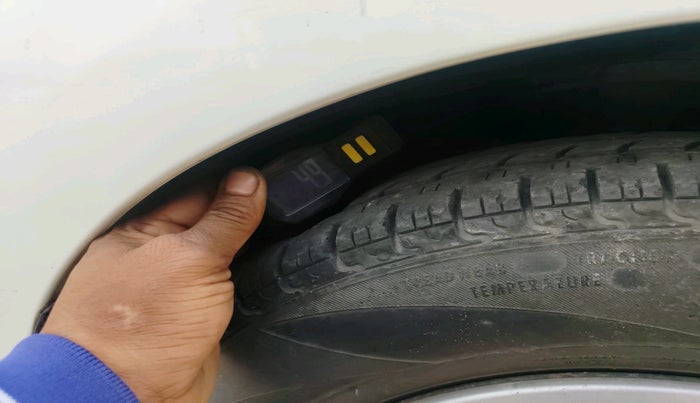 2011 Hyundai i10 MAGNA 1.2, Petrol, Manual, 37,640 km, tyre