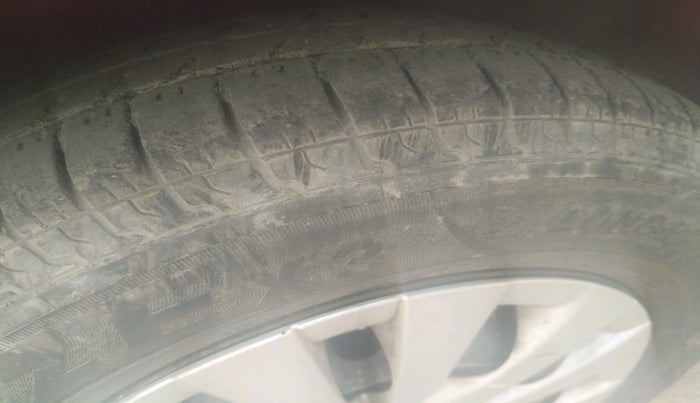 2011 Toyota Etios G, Petrol, Manual, 78,121 km, tyre