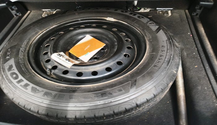 2020 Jeep Compass LONGITUDE PLUS 2.0 DIESEL, Diesel, Manual, 1,26,479 km, tyre