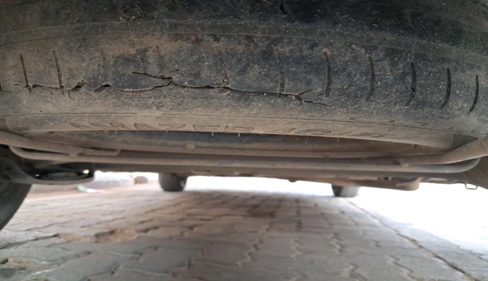 2015 Maruti Ertiga VDI, Diesel, Manual, 1,33,345 km, tyre