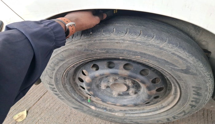 2015 Maruti Ertiga VDI, Diesel, Manual, 1,33,345 km, tyre