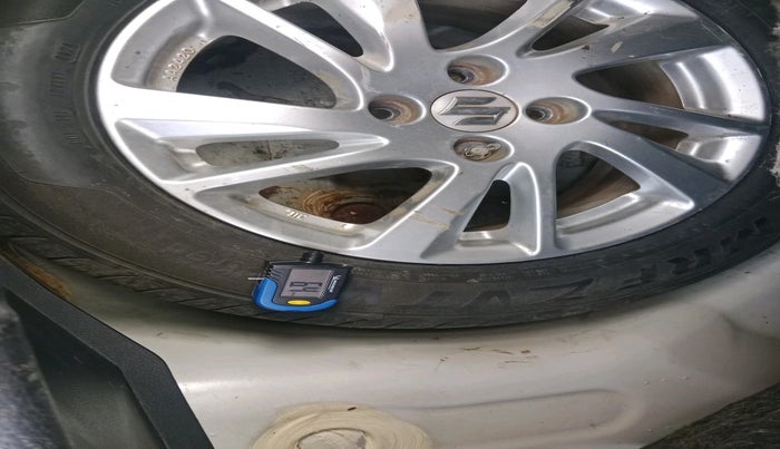 2012 Maruti Swift ZXI, Petrol, Manual, 72,369 km, tyre