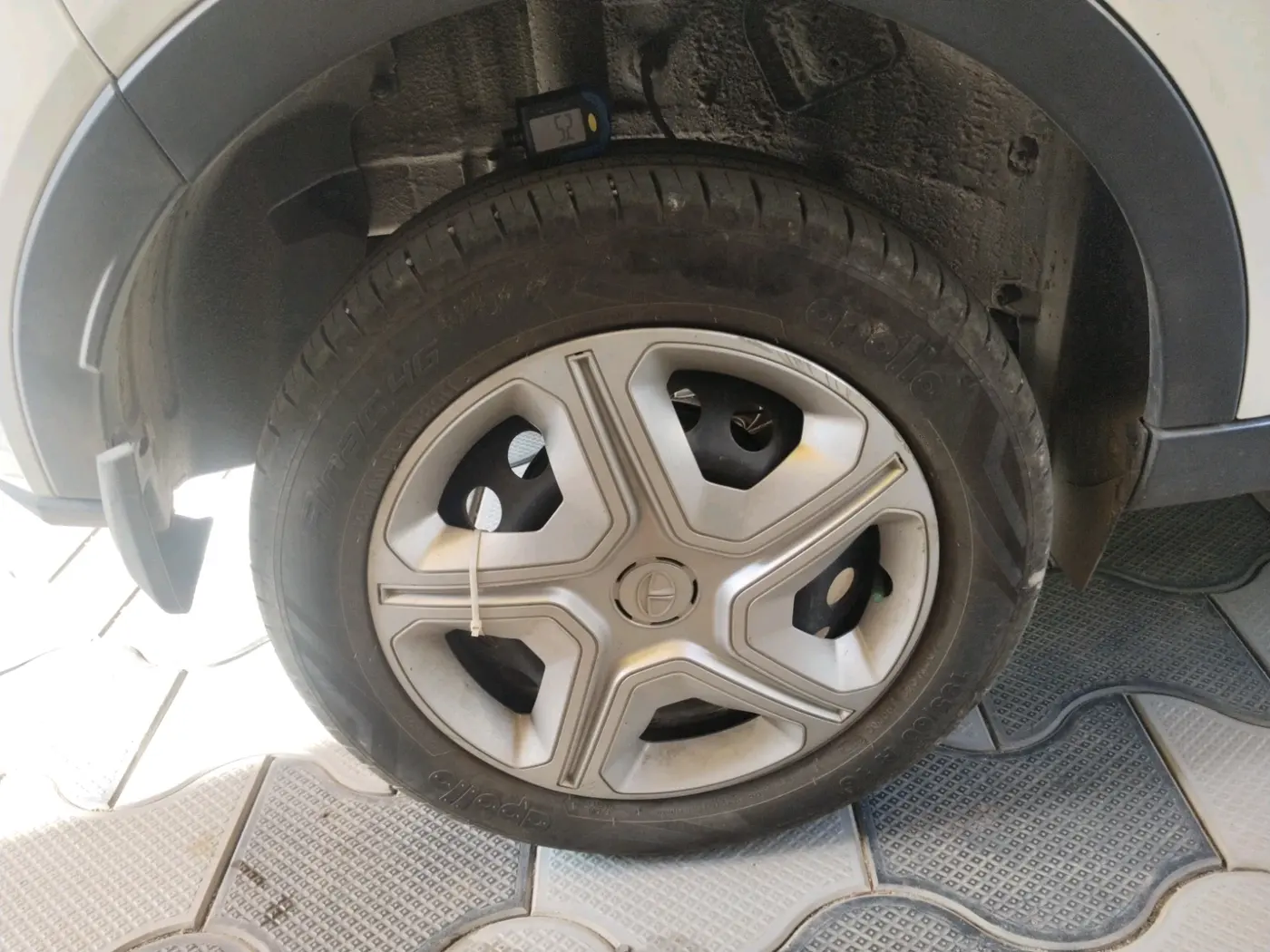 2020 Tata NEXON XM PETROL, Petrol, Manual, 53,516 km, tyre