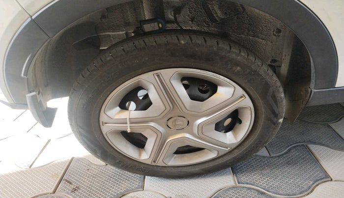 2020 Tata NEXON XM PETROL, Petrol, Manual, 53,516 km, tyre