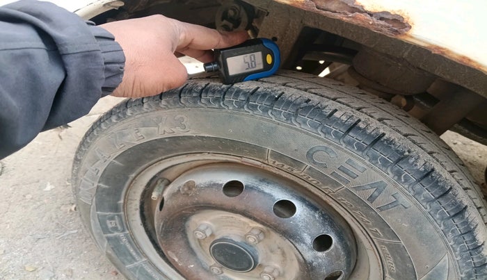 2012 Maruti Alto LXI, Petrol, Manual, 1,18,724 km, tyre