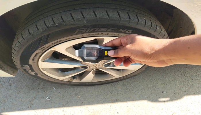 2015 Hyundai Elite i20 ASTA 1.2 (O), Petrol, Manual, 31,600 km, tyre