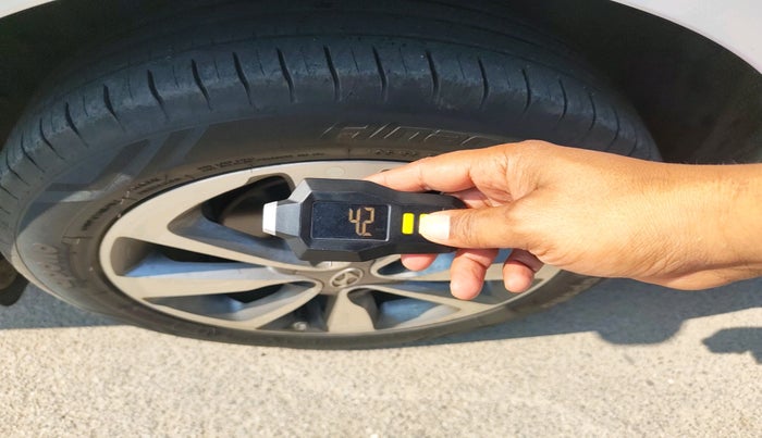 2015 Hyundai Elite i20 ASTA 1.2 (O), Petrol, Manual, 31,600 km, tyre