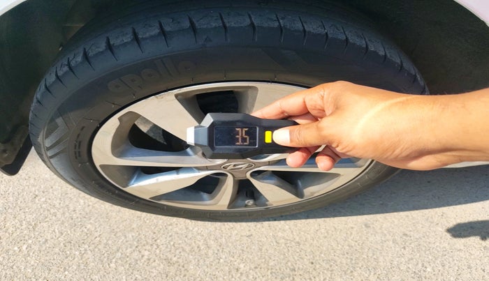 2015 Hyundai Elite i20 ASTA 1.2 (O), Petrol, Manual, 31,600 km, tyre