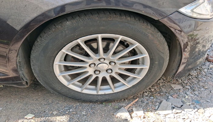 2014 Jaguar XF 2.2 DIESEL, Diesel, Automatic, 1,35,248 km, tyre