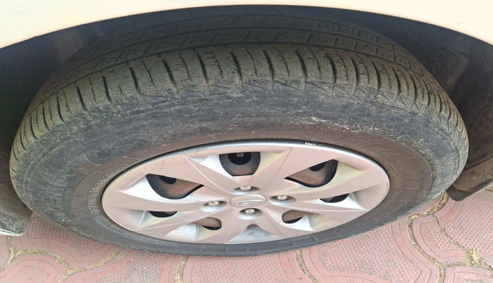 2015 Hyundai Elite i20 MAGNA 1.2, Petrol, Manual, 1,03,356 km, tyre