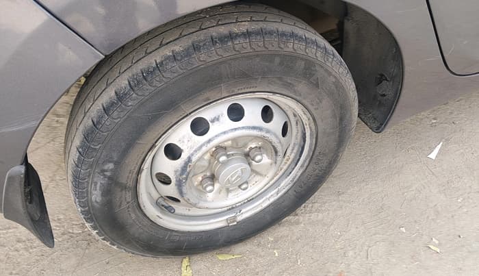 2017 Hyundai Eon ERA +, Petrol, Manual, 72,000 km, tyre
