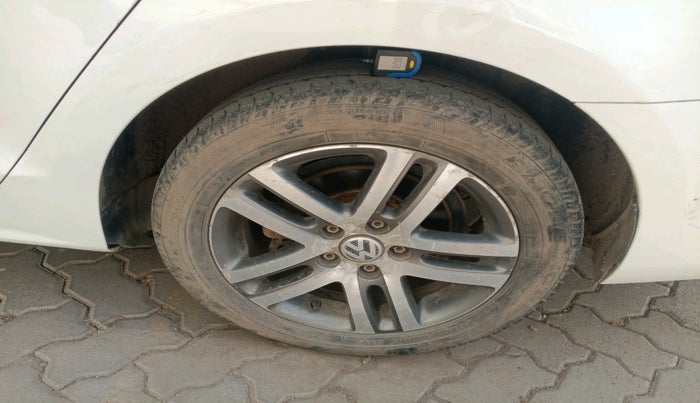 2011 Volkswagen Jetta COMFORTLINE TDI, Diesel, Manual, 1,03,087 km, tyre