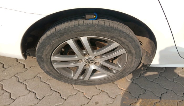 2011 Volkswagen Jetta COMFORTLINE TDI, Diesel, Manual, 1,03,087 km, tyre