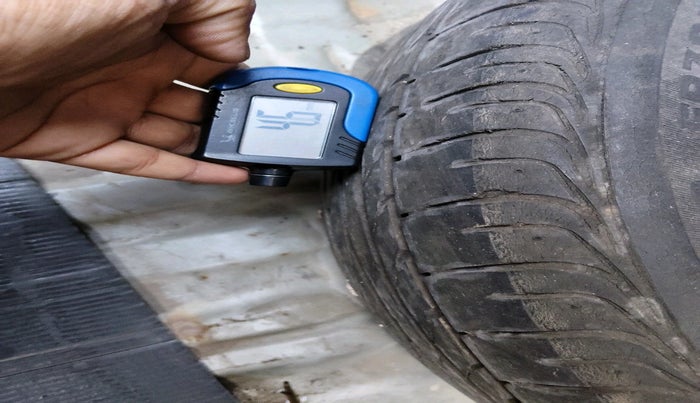 2011 Toyota Etios V, Petrol, Manual, 58,070 km, tyre