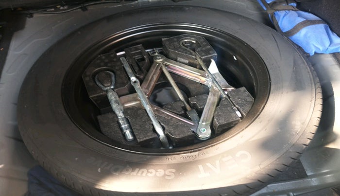 2024 MG ASTOR Select 1.5 MT (Ivory), Petrol, Manual, 13,507 km, tyre