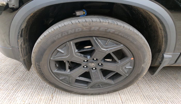 2024 Tata Harrier Fearless Dark Edition, Diesel, Manual, 8,192 km, tyre