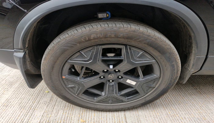 2024 Tata Harrier Fearless Dark Edition, Diesel, Manual, 8,192 km, tyre