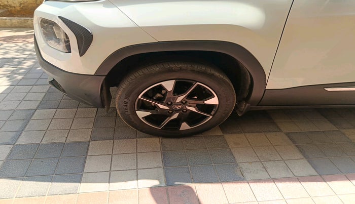 2025 Tata PUNCH Creative Plus (S) AMT, Petrol, Automatic, 11,202 km, tyre