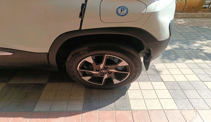 2025 Tata PUNCH Creative Plus (S) AMT, Petrol, Automatic, 11,202 km, tyre