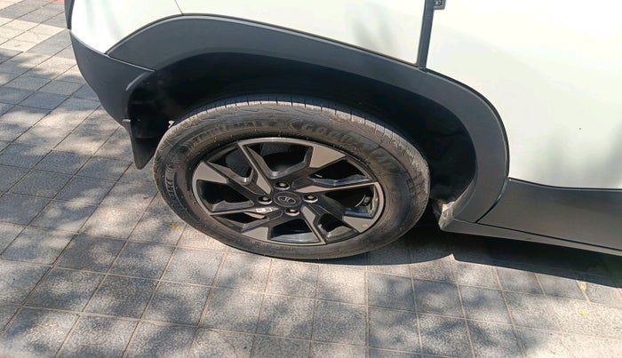 2025 Tata PUNCH Creative Plus (S) AMT, Petrol, Automatic, 11,202 km, tyre