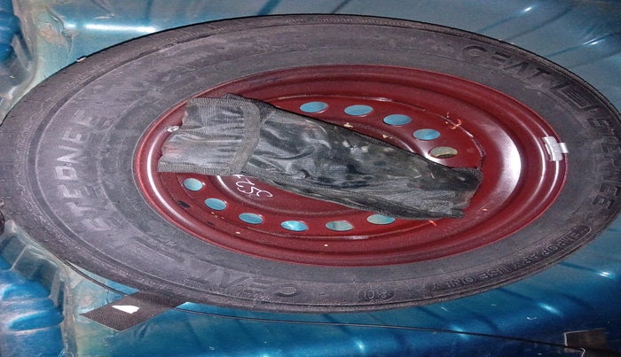 2022 Renault Kwid RXT 1.0 AMT, Petrol, Automatic, 17,977 km, tyre