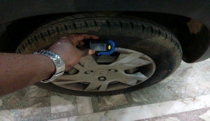 2022 Renault Kwid RXT 1.0 AMT, Petrol, Automatic, 17,977 km, tyre