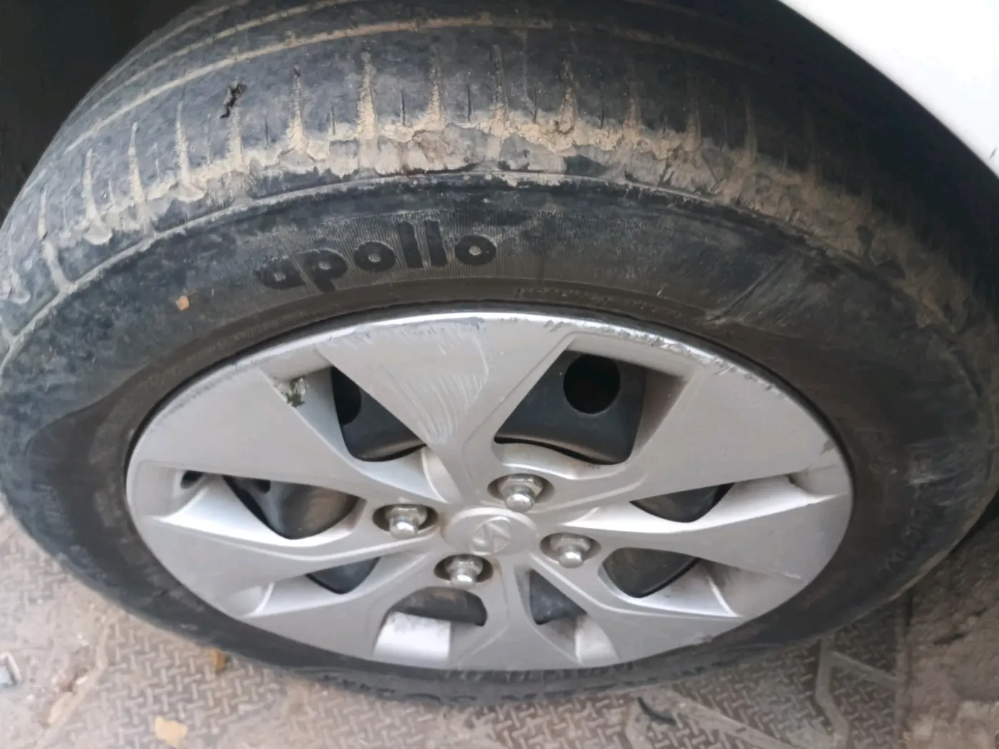 2014 Hyundai Xcent BASE 1.2, Petrol, Manual, 42,299 km, tyre