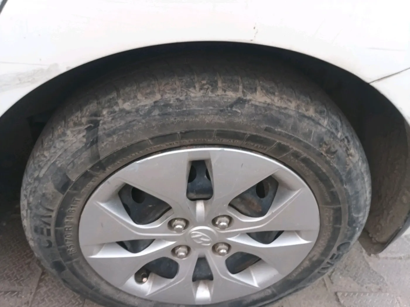 2014 Hyundai Xcent BASE 1.2, Petrol, Manual, 42,299 km, tyre