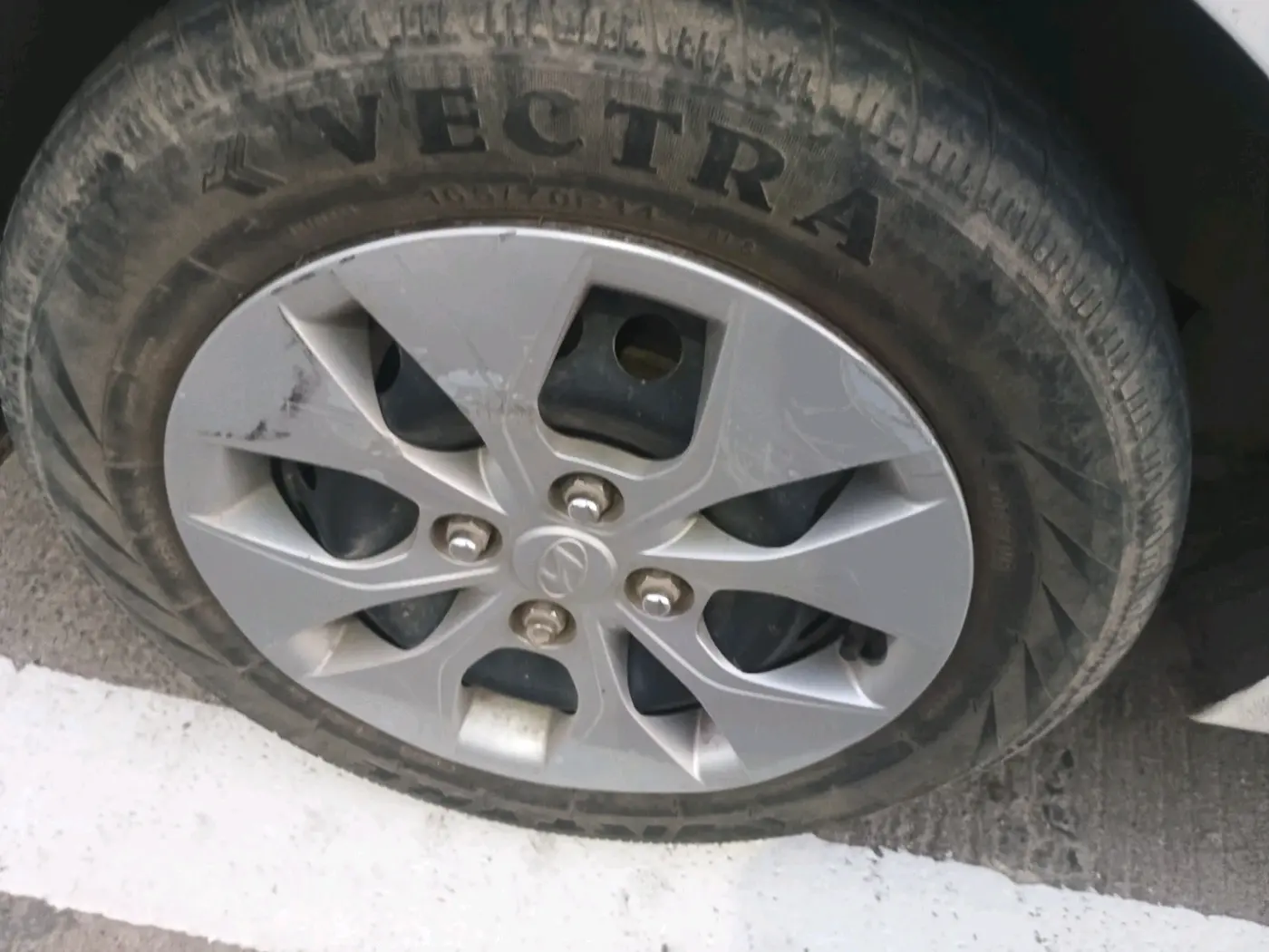 2014 Hyundai Xcent BASE 1.2, Petrol, Manual, 42,299 km, tyre