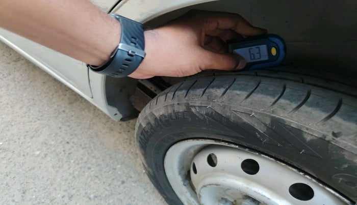 2013 Maruti Wagon R 1.0 LXI CNG, Petrol, Manual, 1,13,733 km, tyre