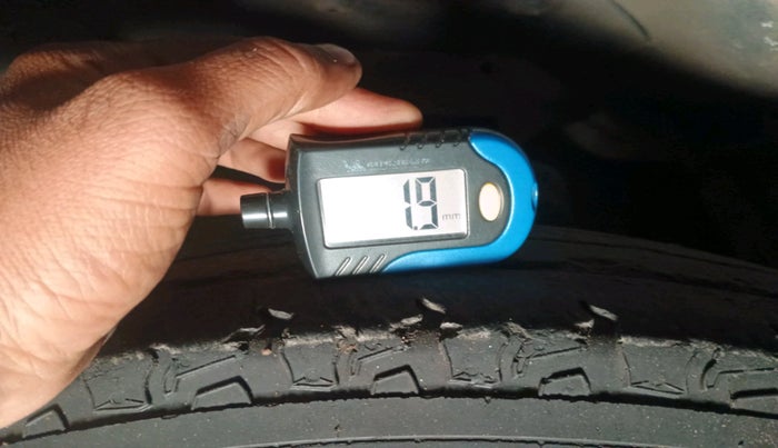 2017 Mahindra TUV300 T8 AMT, Diesel, Automatic, 1,34,752 km, tyre