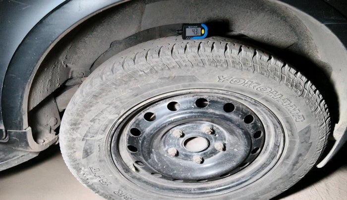 2014 Mahindra XUV500 W6, Diesel, Manual, 1,65,388 km, tyre