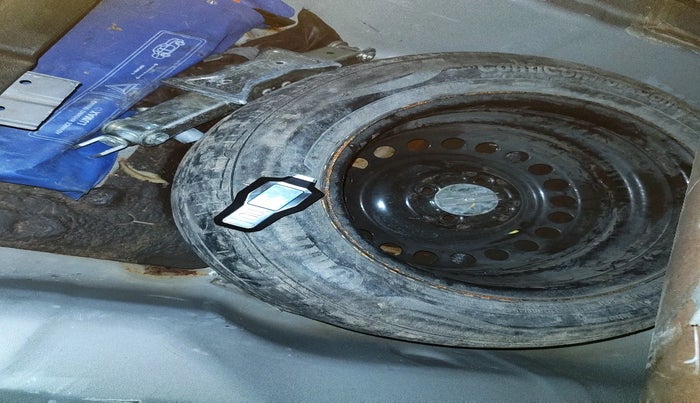 2015 Honda City 1.5L I-VTEC V MT, Petrol, Manual, 1,16,893 km, tyre