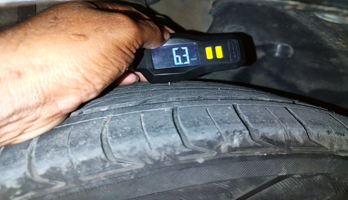 2015 Honda City 1.5L I-VTEC V MT, Petrol, Manual, 1,16,893 km, tyre