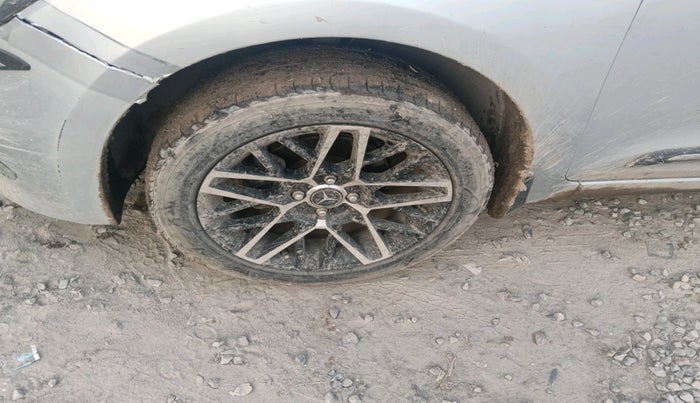 2017 Hyundai Elite i20 ASTA 1.2, Petrol, Manual, 1,44,736 km, tyre