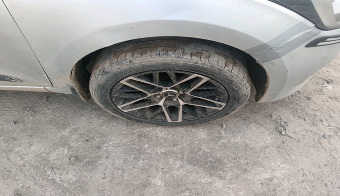 2017 Hyundai Elite i20 ASTA 1.2, Petrol, Manual, 1,44,736 km, tyre