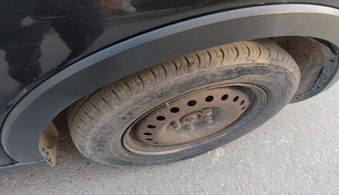 2019 Mahindra XUV300 W6 1.2 PETROL, Petrol, Manual, 1,34,014 km, tyre