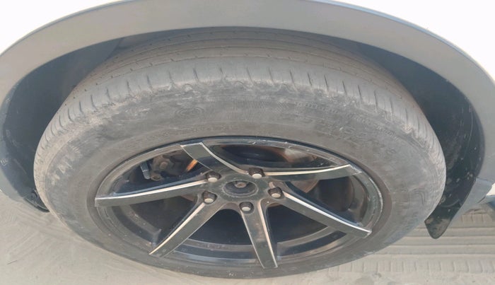 2018 Mahindra XUV500 W7, Diesel, Manual, 89,531 km, tyre