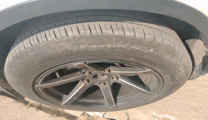 2018 Mahindra XUV500 W7, Diesel, Manual, 89,531 km, tyre