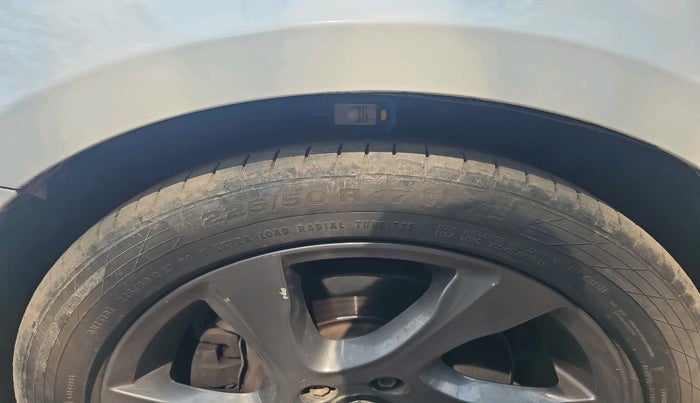 2014 Volvo V40 Cross Country D3, Diesel, Automatic, 95,163 km, tyre